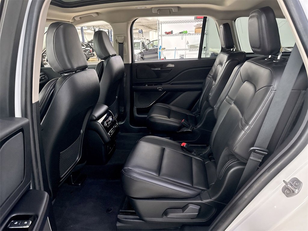 Used 2022 Lincoln Aviator AWD w/ Premium Package image 24