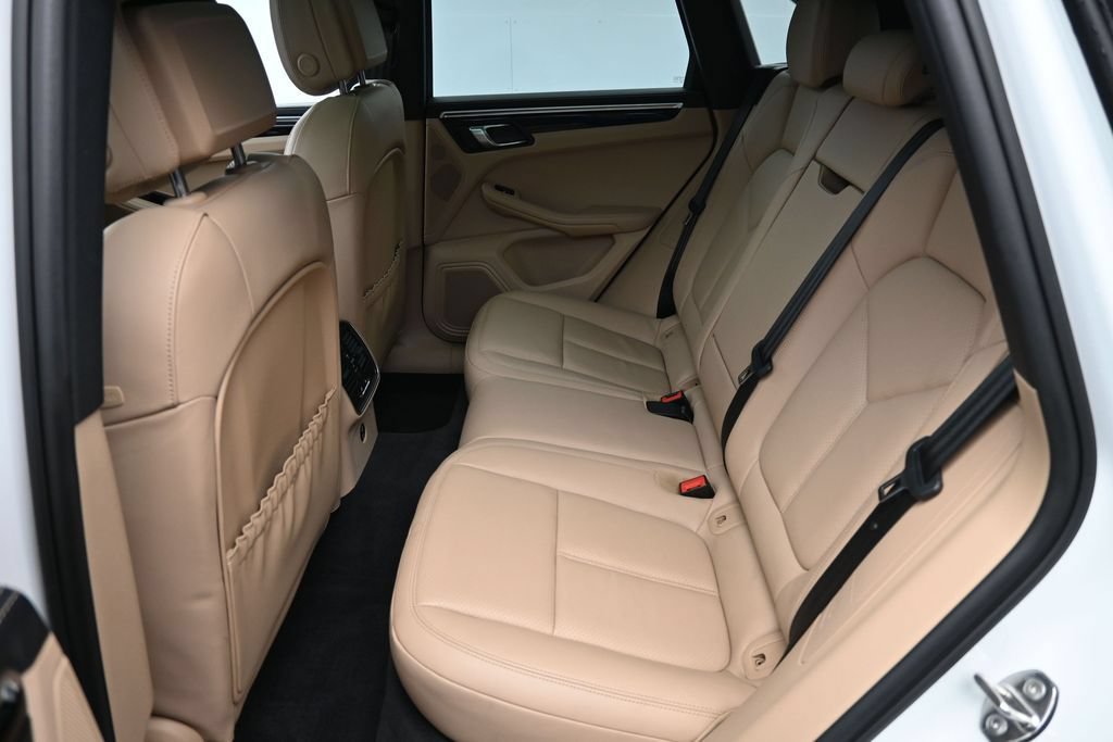 Certified 2024 Porsche Macan AWD/4WD image 7