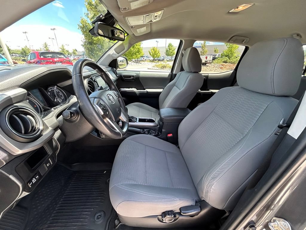Used 2019 Toyota Tacoma SR5 AWD/4WD image 13