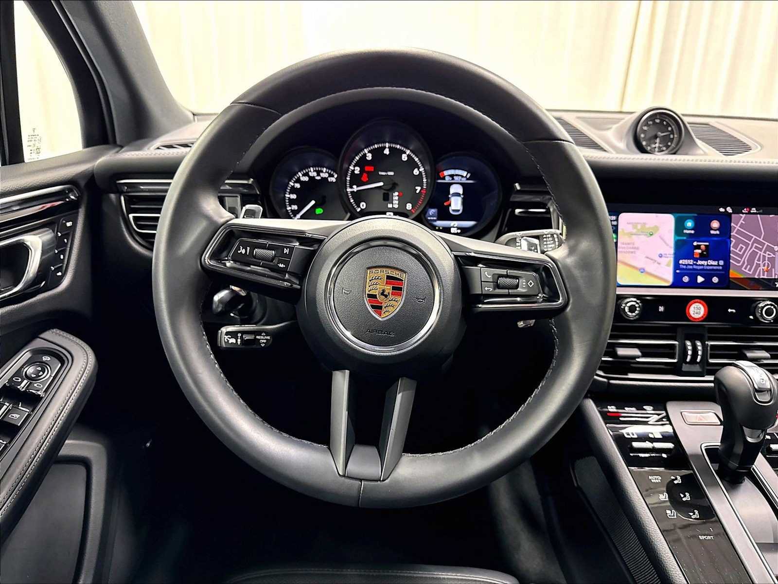Used 2026 Porsche Macan AWD/4WD image 17