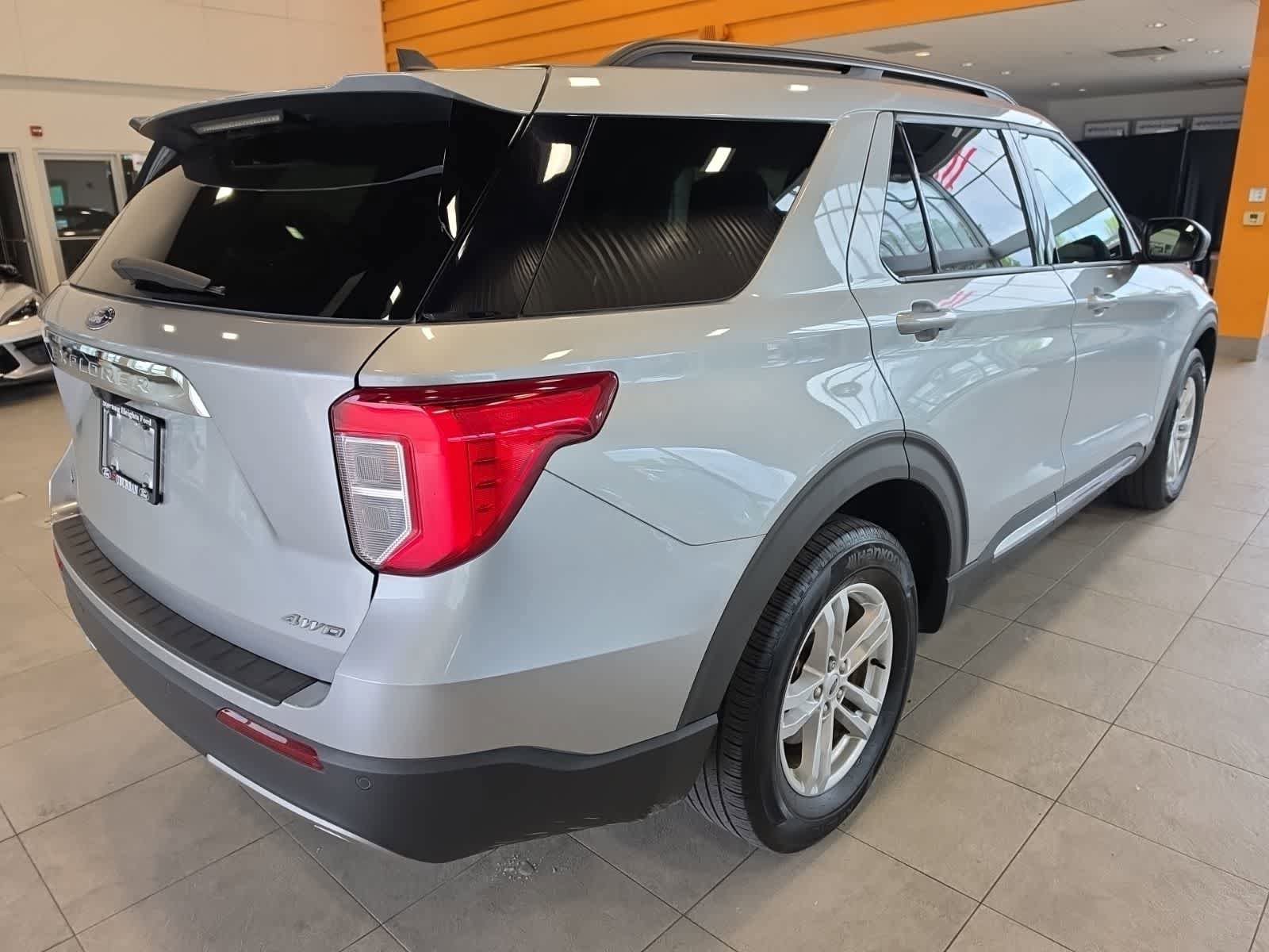 Used 2023 Ford Explorer XLT w/ Equipment Group 202A AWD/4WD image 7