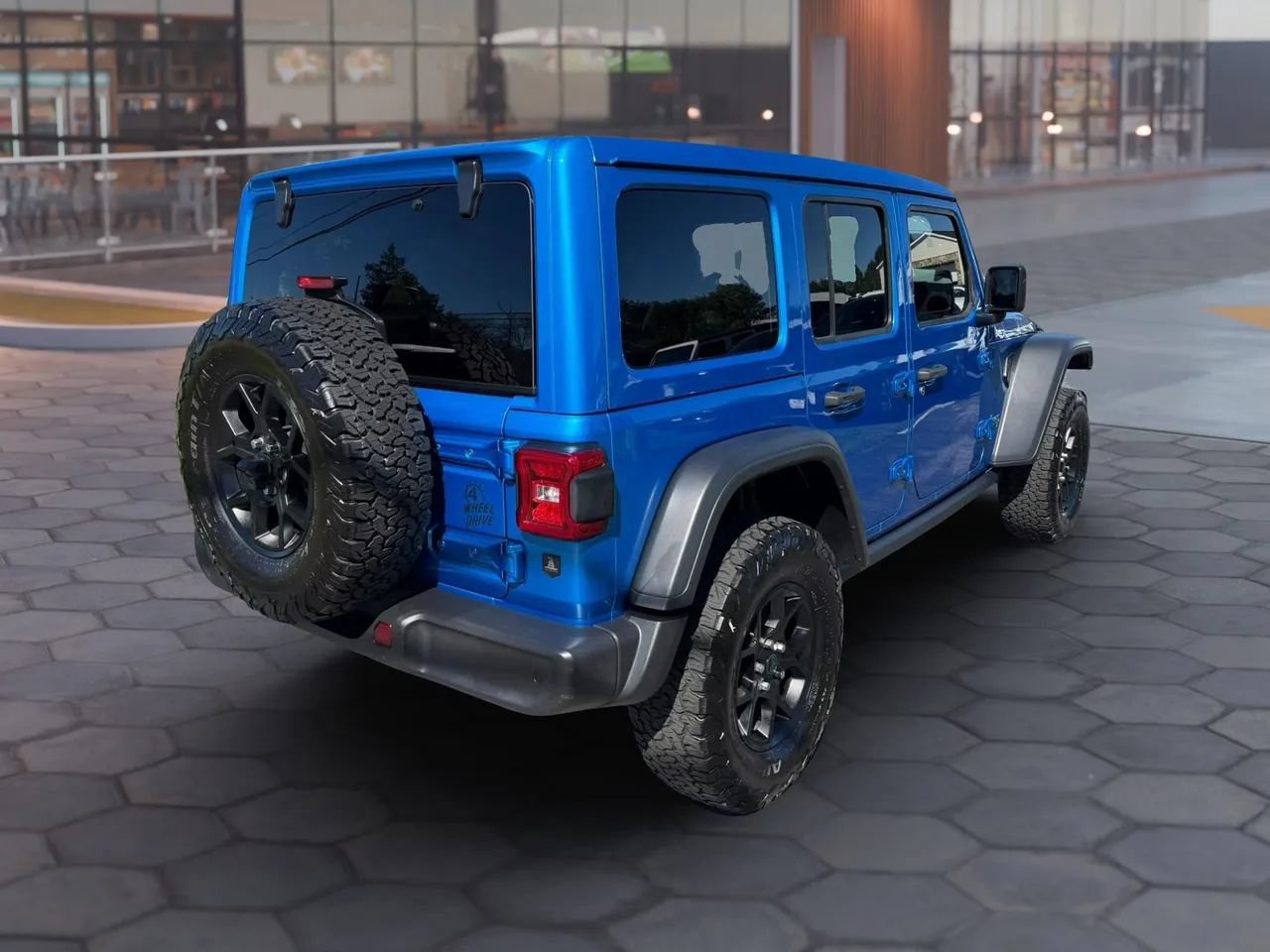 Used 2024 Jeep Wrangler Unlimited AWD/4WD image 3