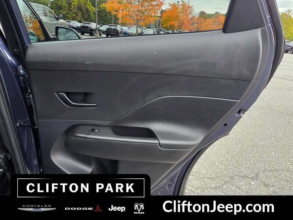 Used 2025 Hyundai Kona SEL FWD image 17