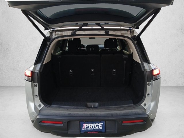 Used 2025 Nissan Pathfinder SV FWD image 4
