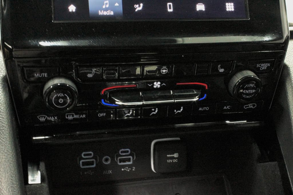 Used 2023 Jeep Grand Cherokee Altitude AWD/4WD image 29