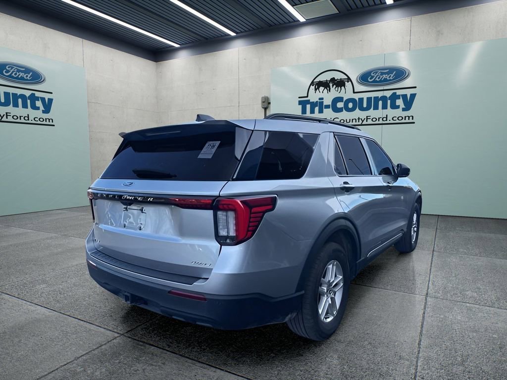 Used 2025 Ford Explorer Active AWD/4WD image 7