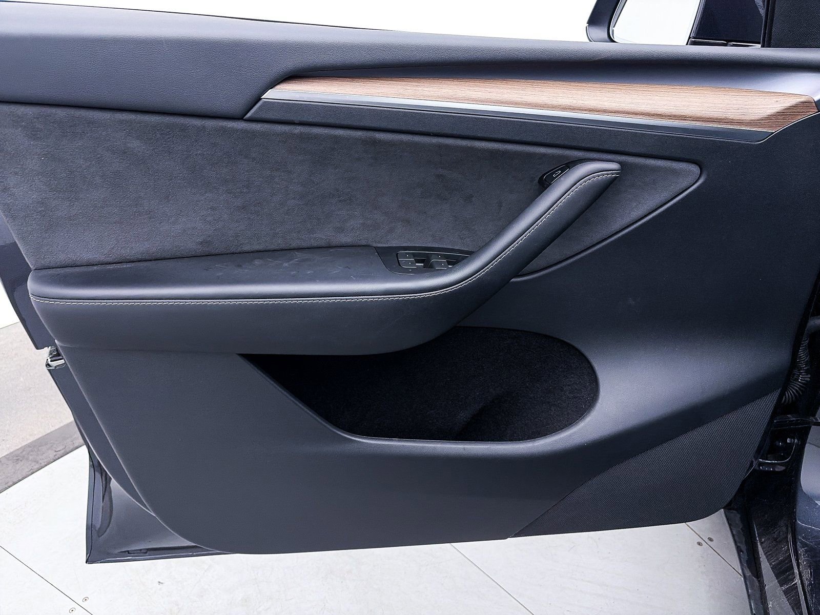 Used 2024 Tesla Model Y Long Range image 15