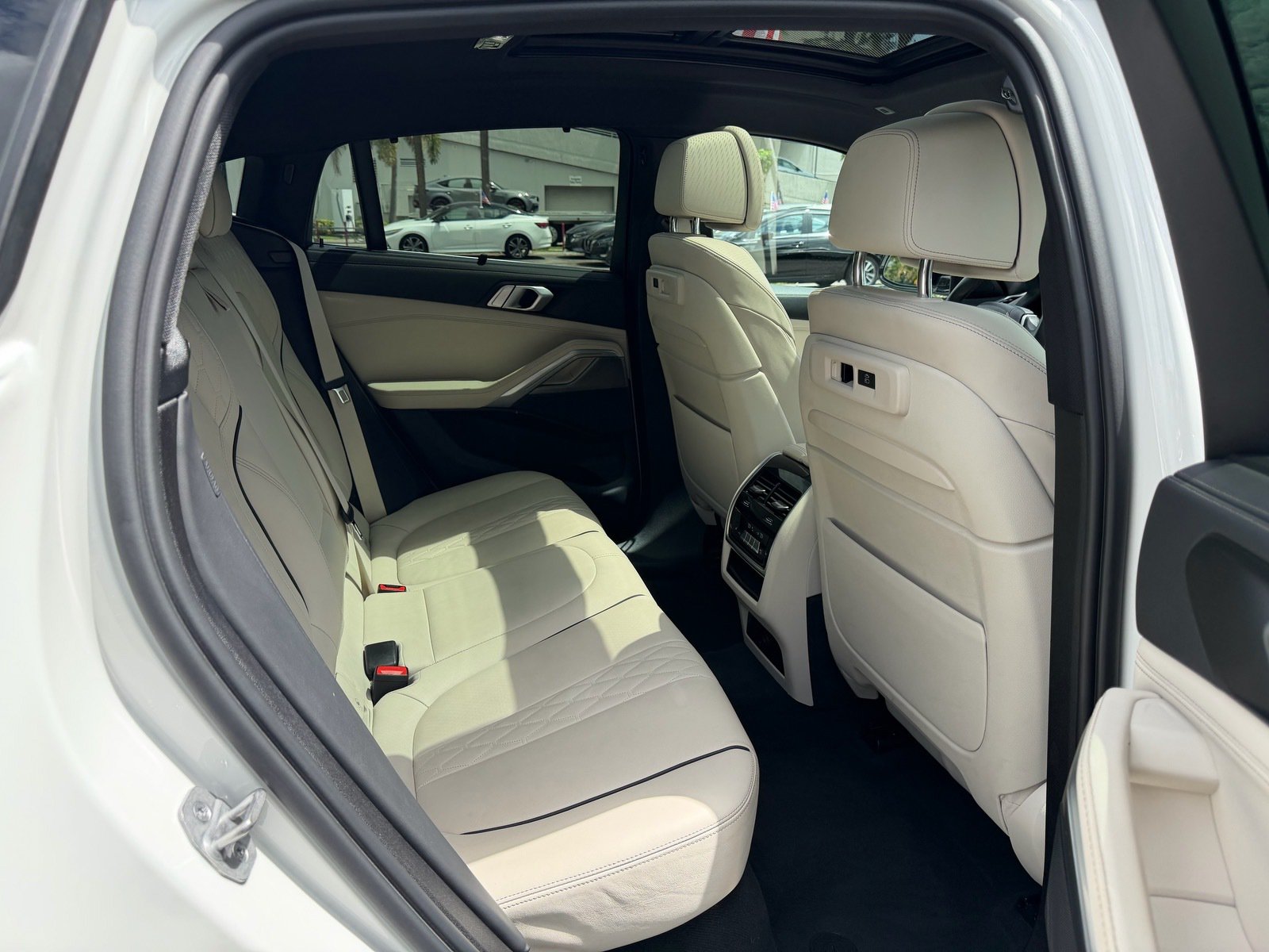 Used 2023 BMW X6 xDrive40i w/ Executive Package AWD/4WD image 18