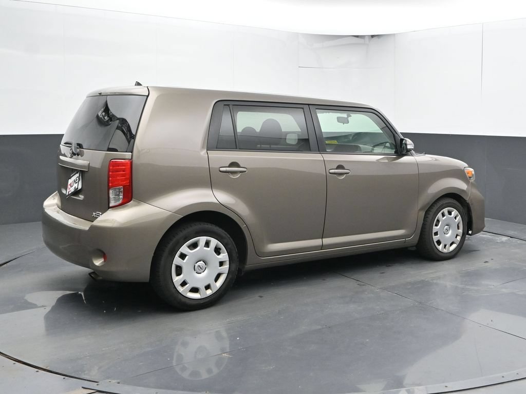 Used 2011 Scion xB FWD image 2