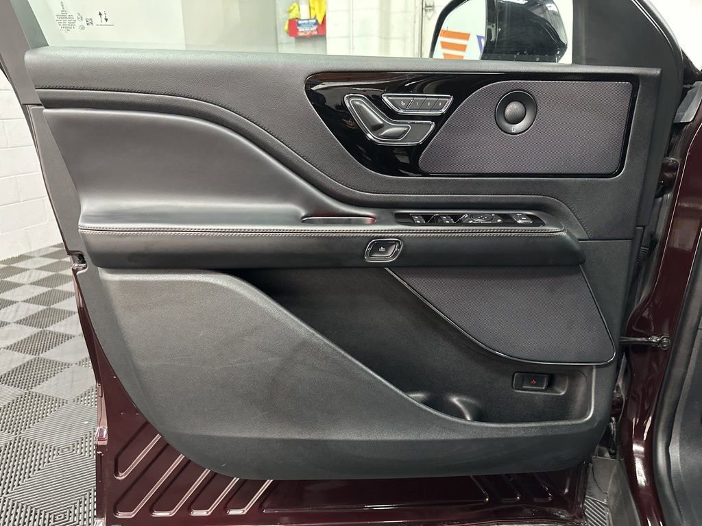 Used 2023 Lincoln Aviator Reserve w/ Equipment Group 201A image 17