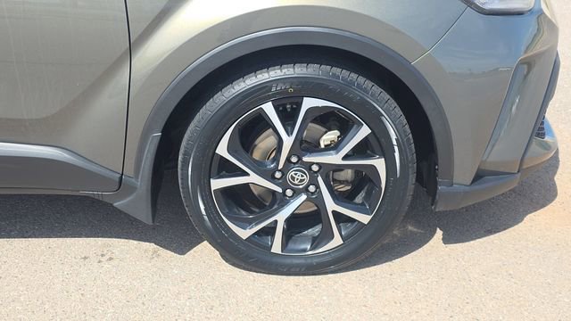 Used 2021 Toyota C-HR XLE FWD image 31