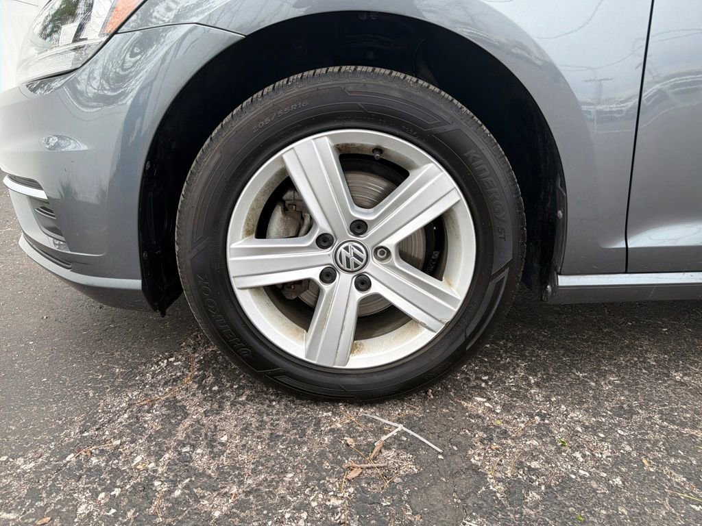 Used 2018 Volkswagen Golf SE image 31