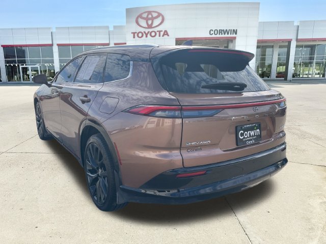 Certified 2025 Toyota Crown Signia AWD/4WD image 3