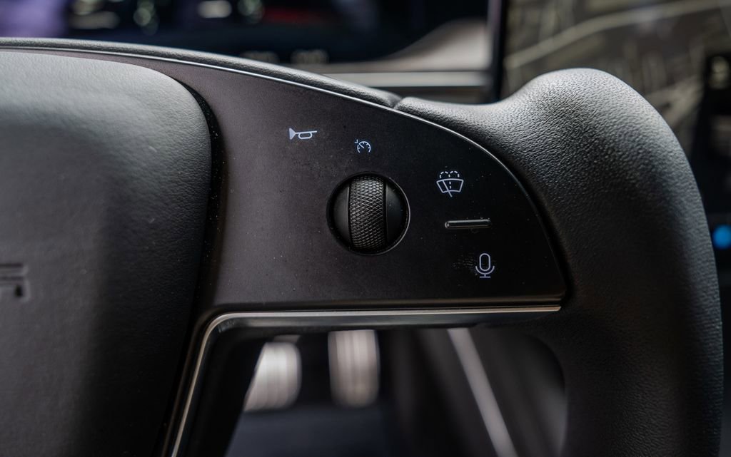 Used 2023 Tesla Model X image 7