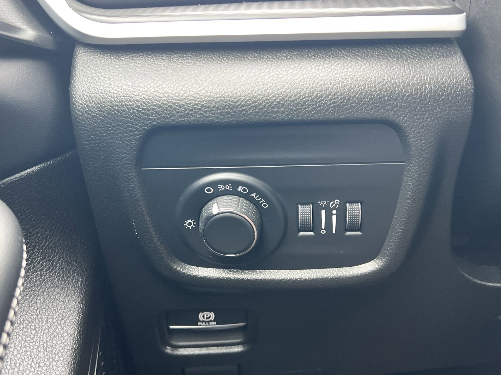 Used 2024 Jeep Grand Cherokee Altitude image 17