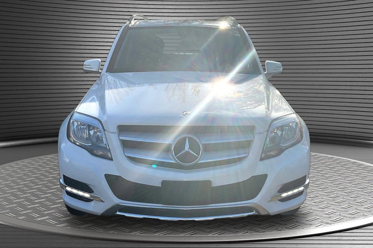 Used 2015 Mercedes-Benz GLK 350 4MATIC image 2