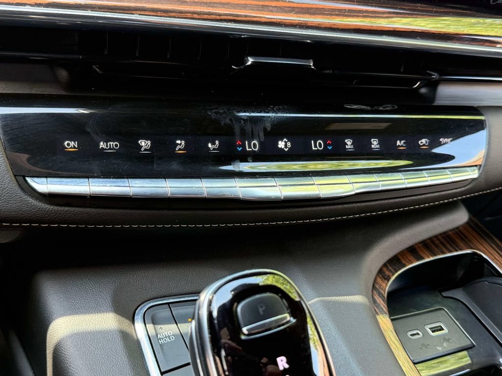 Used 2023 Cadillac Escalade ESV Premium Luxury AWD/4WD image 28