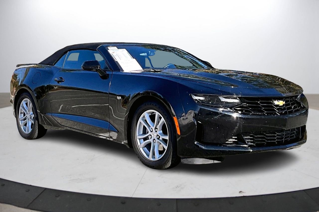 Used 2020 Chevrolet Camaro LT image 2