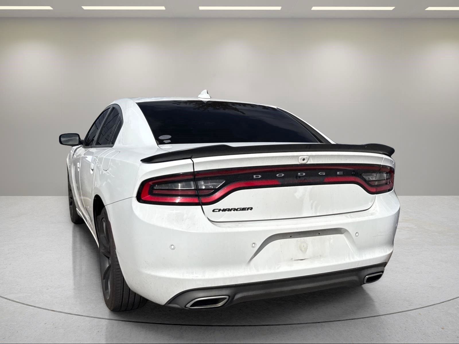 Used 2018 Dodge Charger SXT Plus w/ Blacktop Package RWD image 7