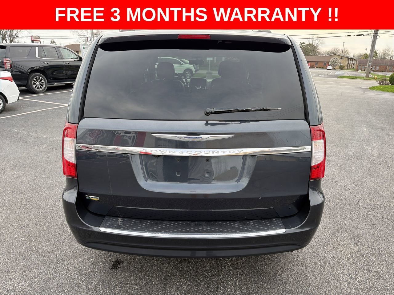 Used 2014 Chrysler Town & Country Touring FWD image 29