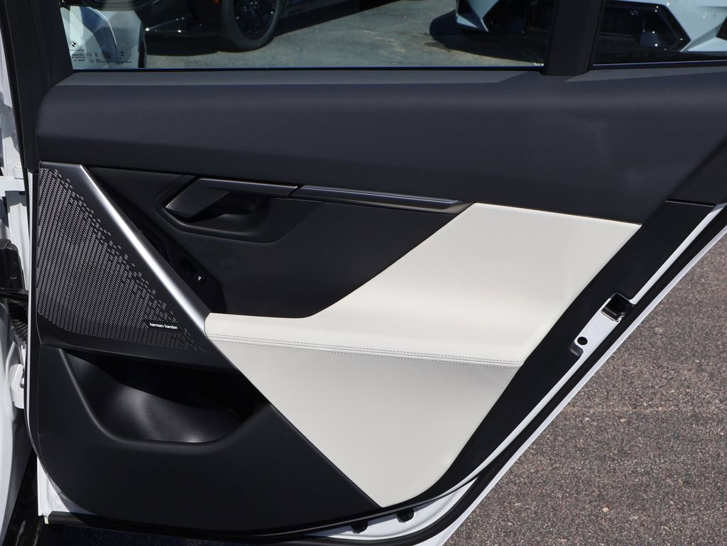 New 2026 BMW 550e xDrive AWD/4WD image 18