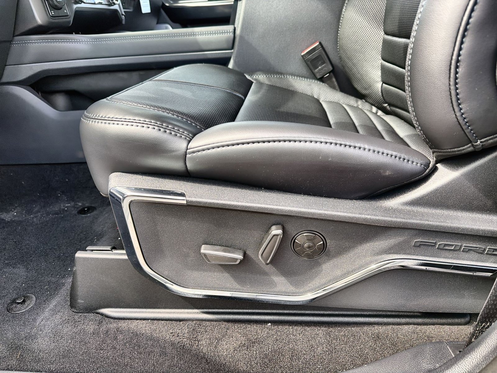 New 2026 Ford F250 Platinum AWD/4WD image 28