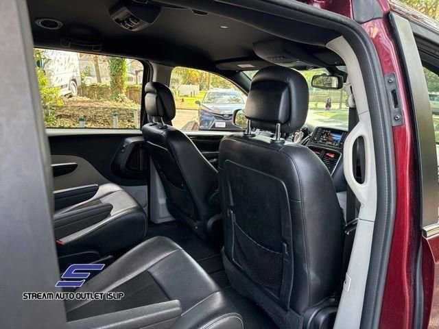 Used 2019 Dodge Grand Caravan SXT image 24