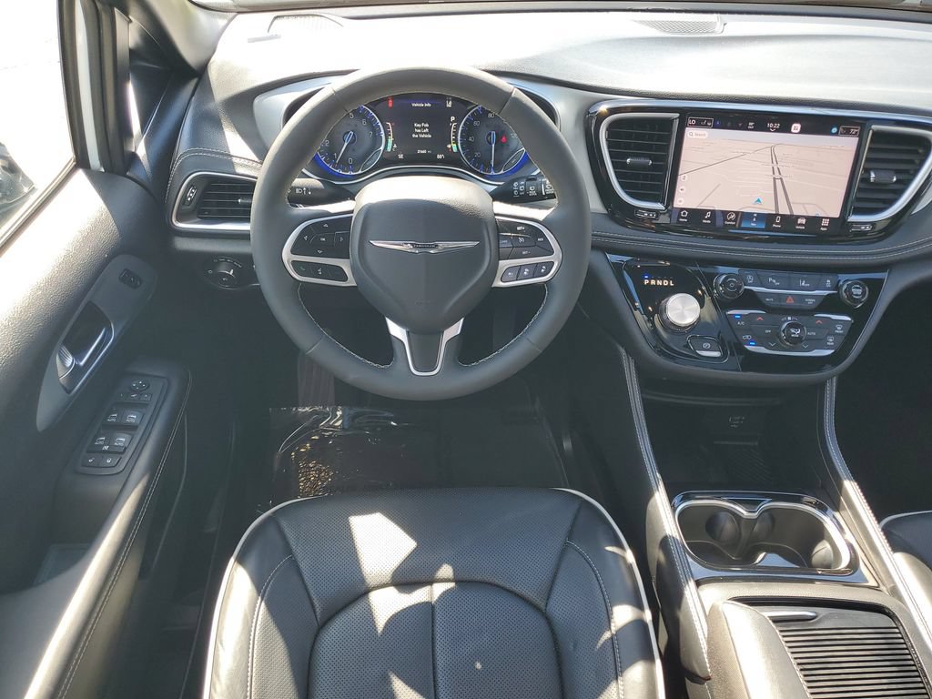 Used 2026 Chrysler Pacifica Limited FWD image 28