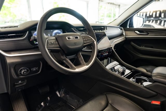 Used 2023 Jeep Grand Cherokee Limited w/ Luxury Tech Group II AWD/4WD image 23