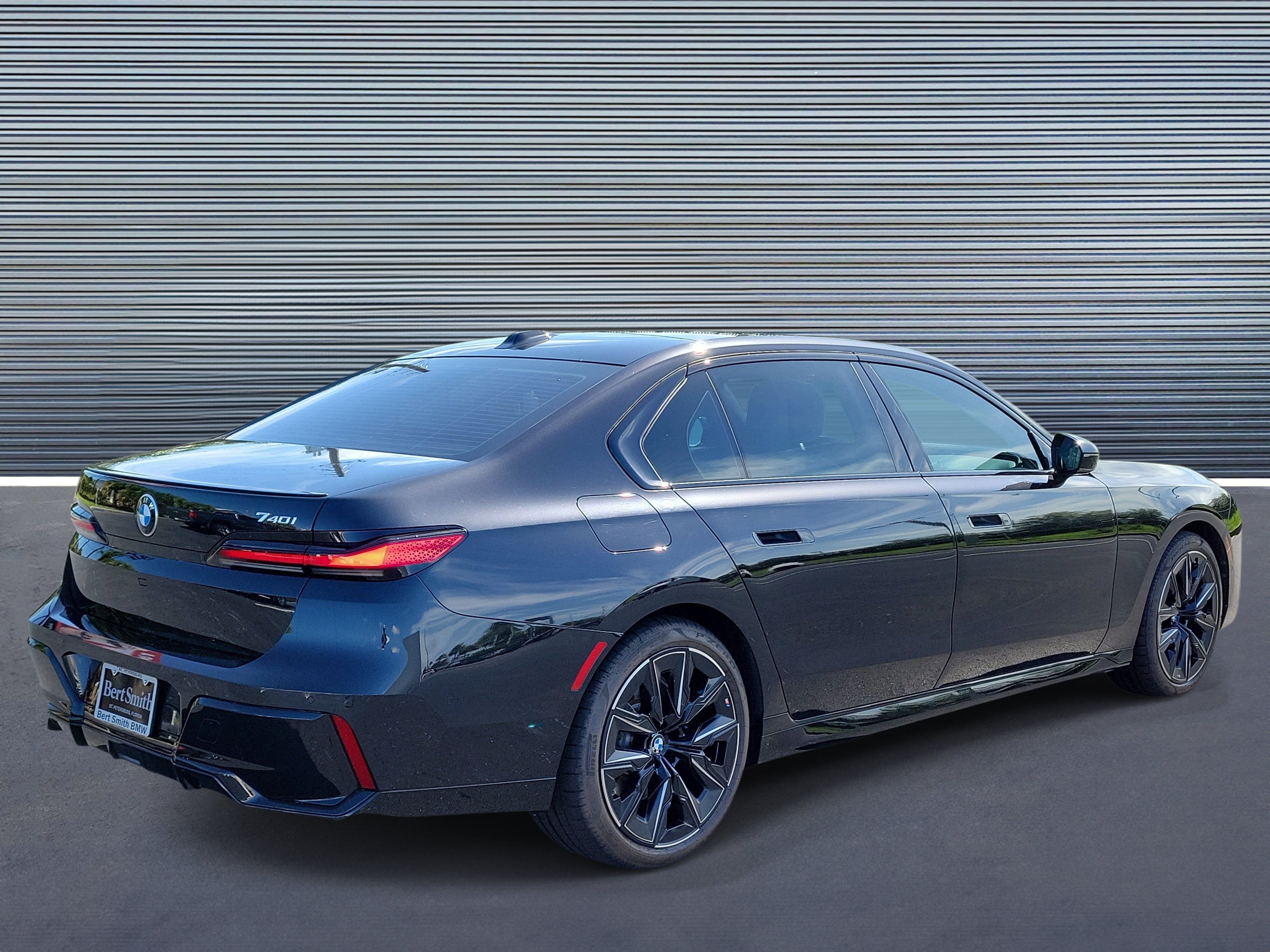 Used 2023 BMW 740i RWD image 3