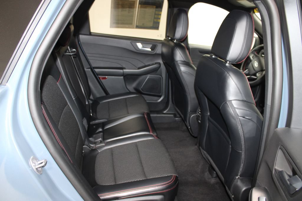 Used 2025 Ford Escape ST-Line w/ Tech Pack #1 FWD image 31