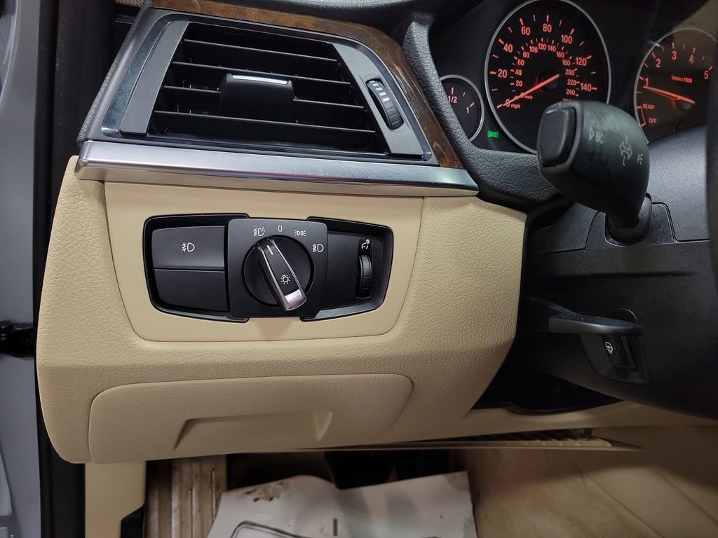 Used 2015 BMW 328i xDrive Sedan w/ Premium Package image 23