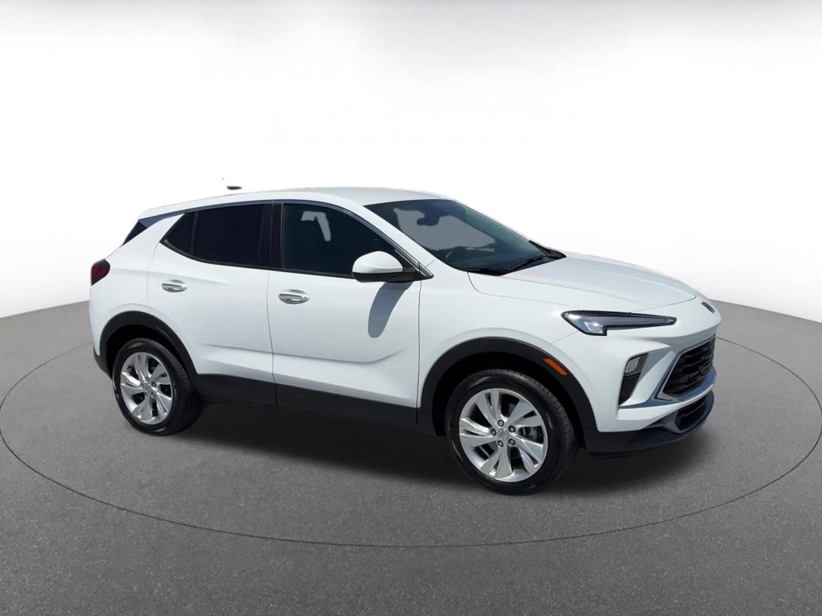 Used 2025 Buick Encore GX Preferred AWD/4WD image 2