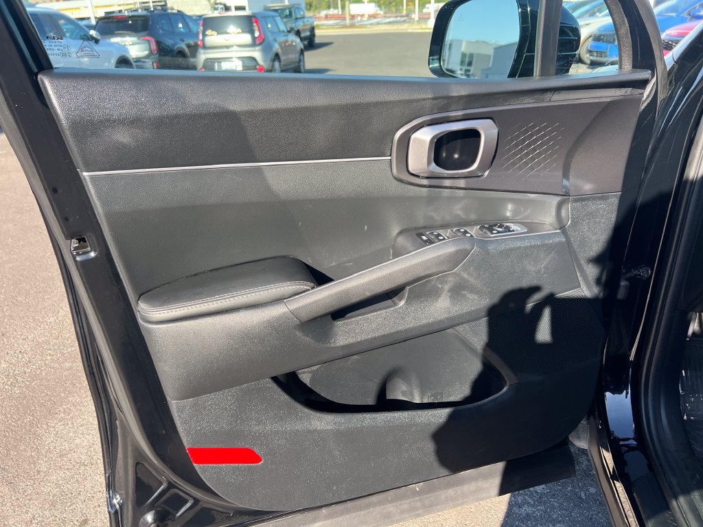 Certified 2025 Kia Sorento S AWD/4WD image 10