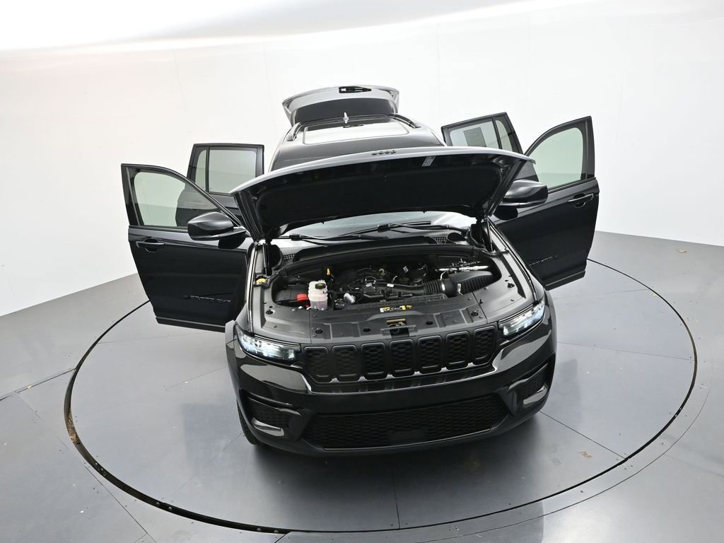 Used 2025 Jeep Grand Cherokee Limited w/ Black Appearance Package image 39