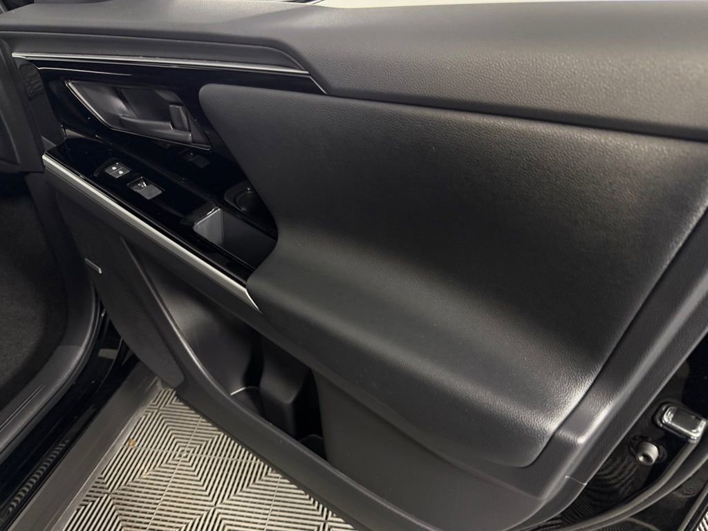 Used 2025 Subaru Solterra Limited w/ Limited Package image 34