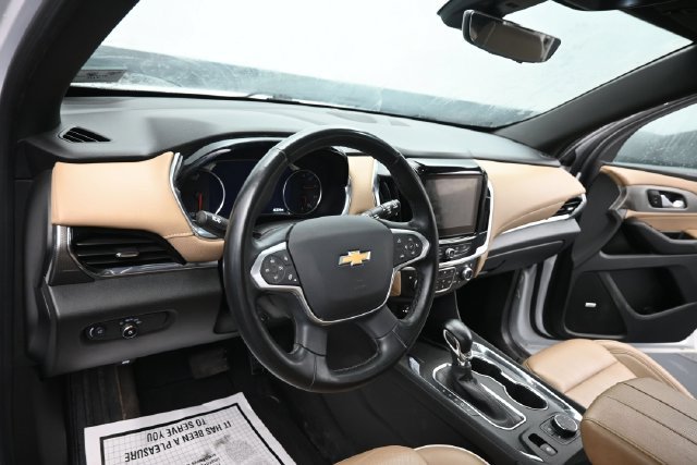 Used 2023 Chevrolet Traverse Premier AWD/4WD image 16