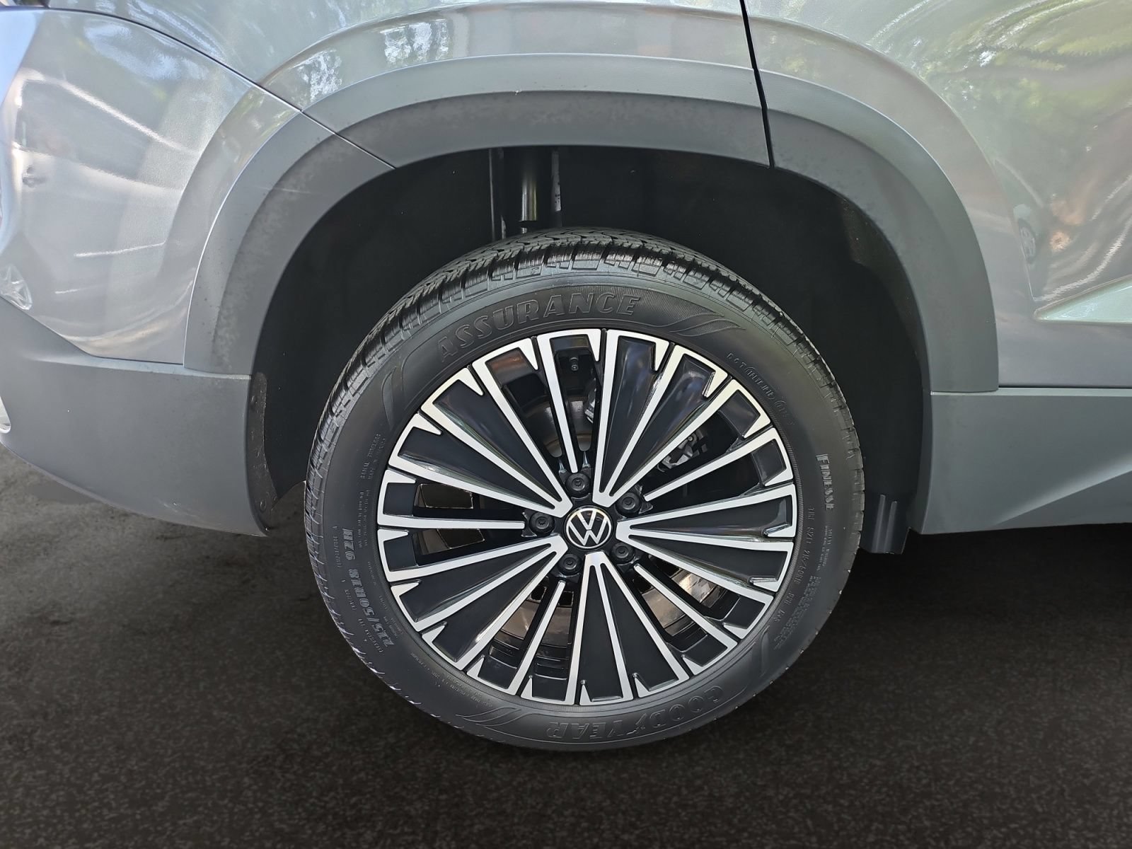 Used 2025 Volkswagen Taos SE FWD image 41