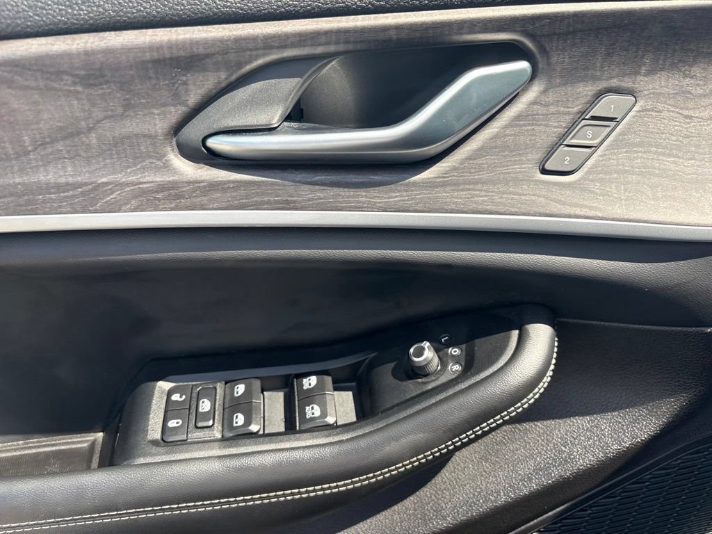 Used 2023 Jeep Grand Cherokee L Limited AWD/4WD image 15