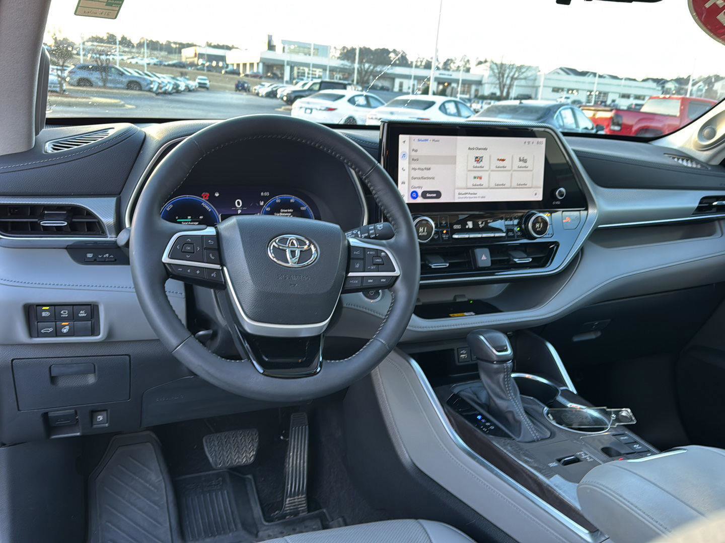 Used 2024 Toyota Highlander Platinum image 16