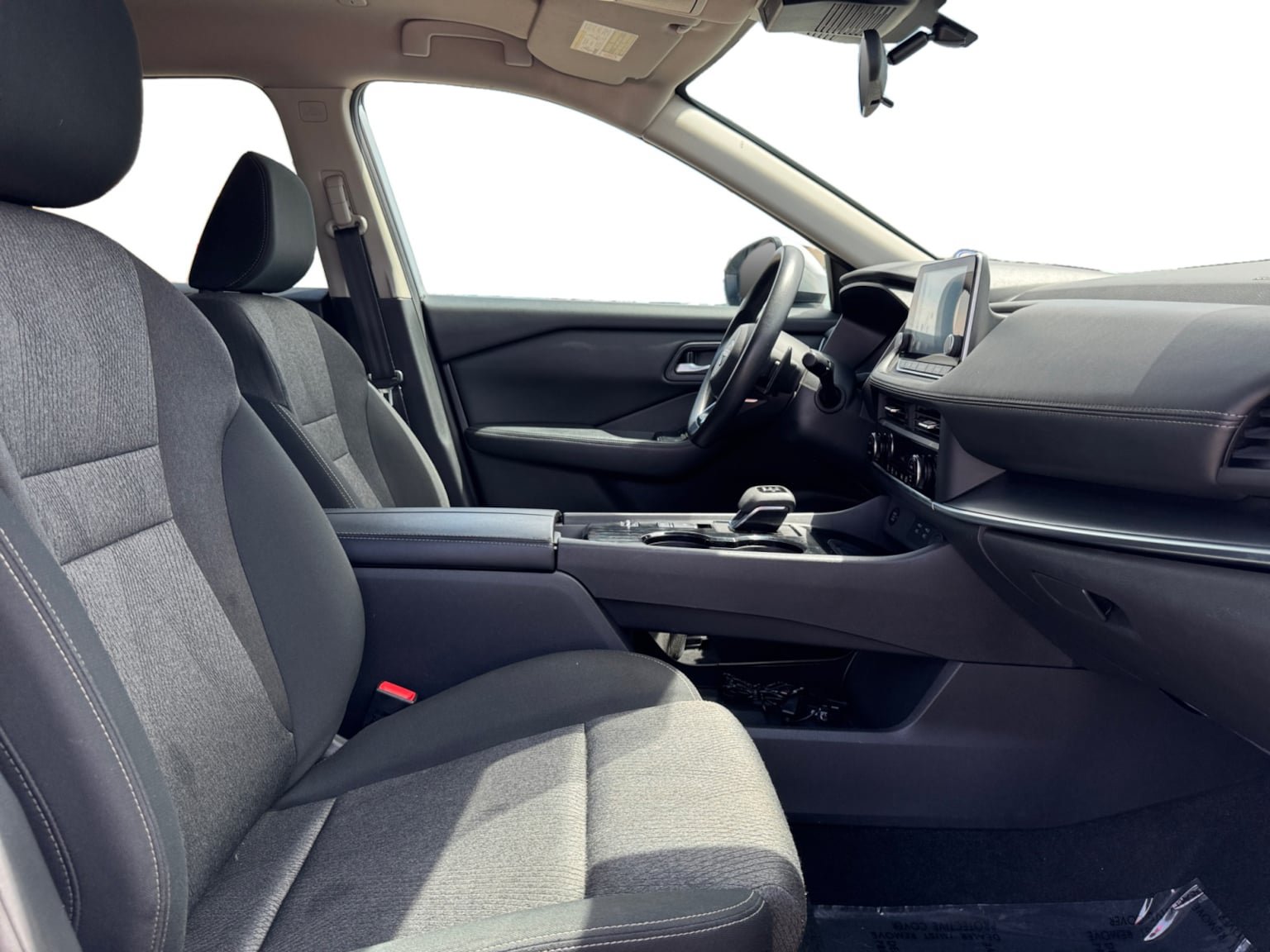 Used 2024 Nissan Rogue SV FWD image 17