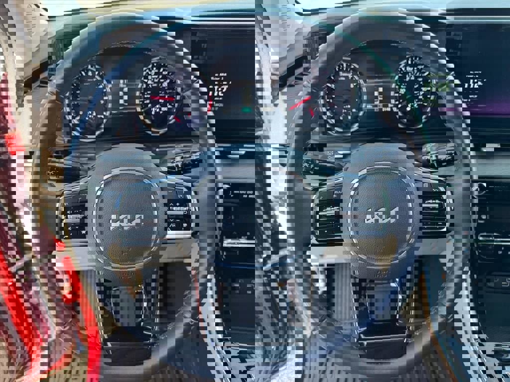 Used 2024 Kia Carnival EX image 19