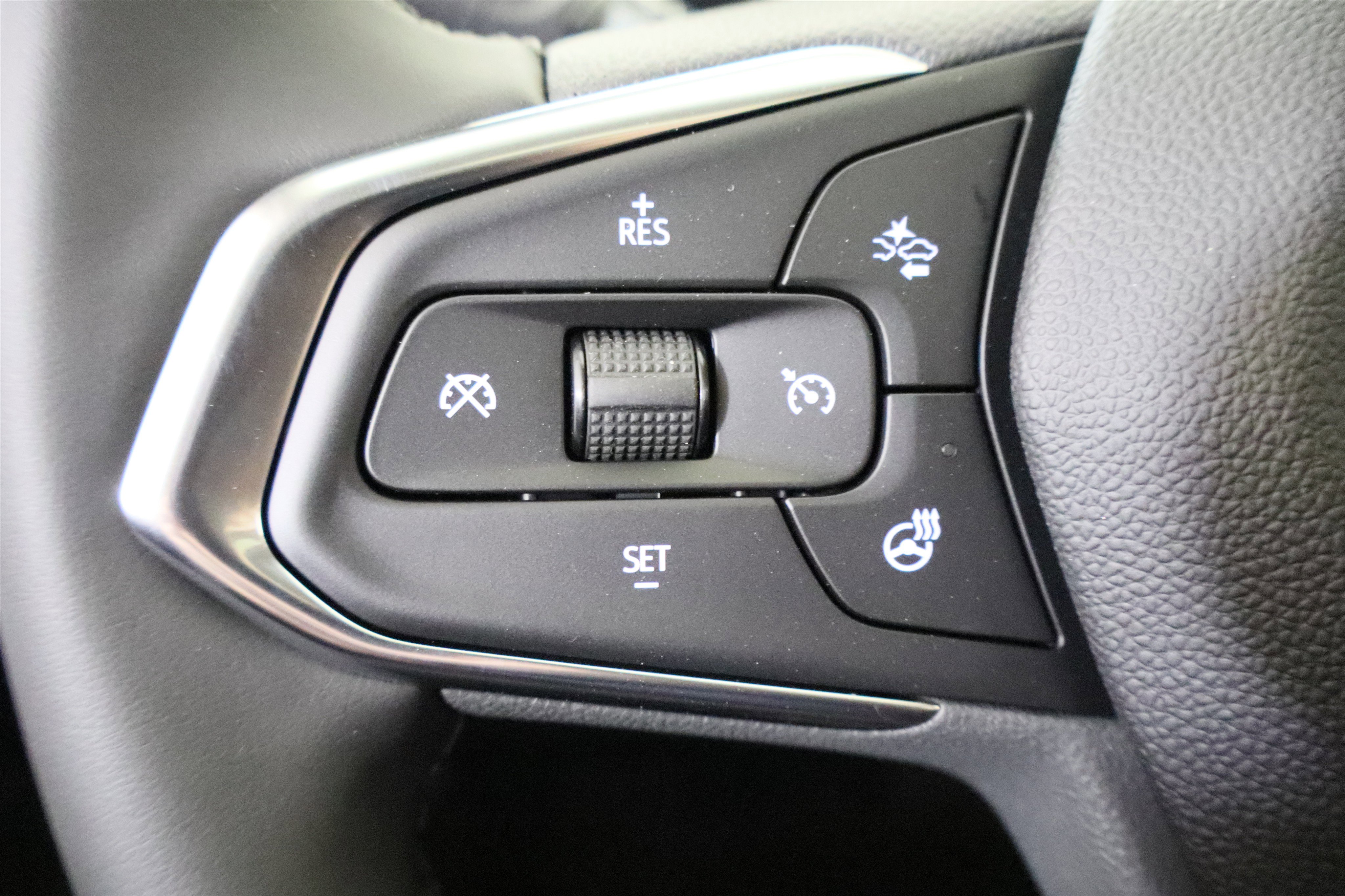 New 2026 Chevrolet Trax ACTIV w/ Sunroof Package FWD image 30