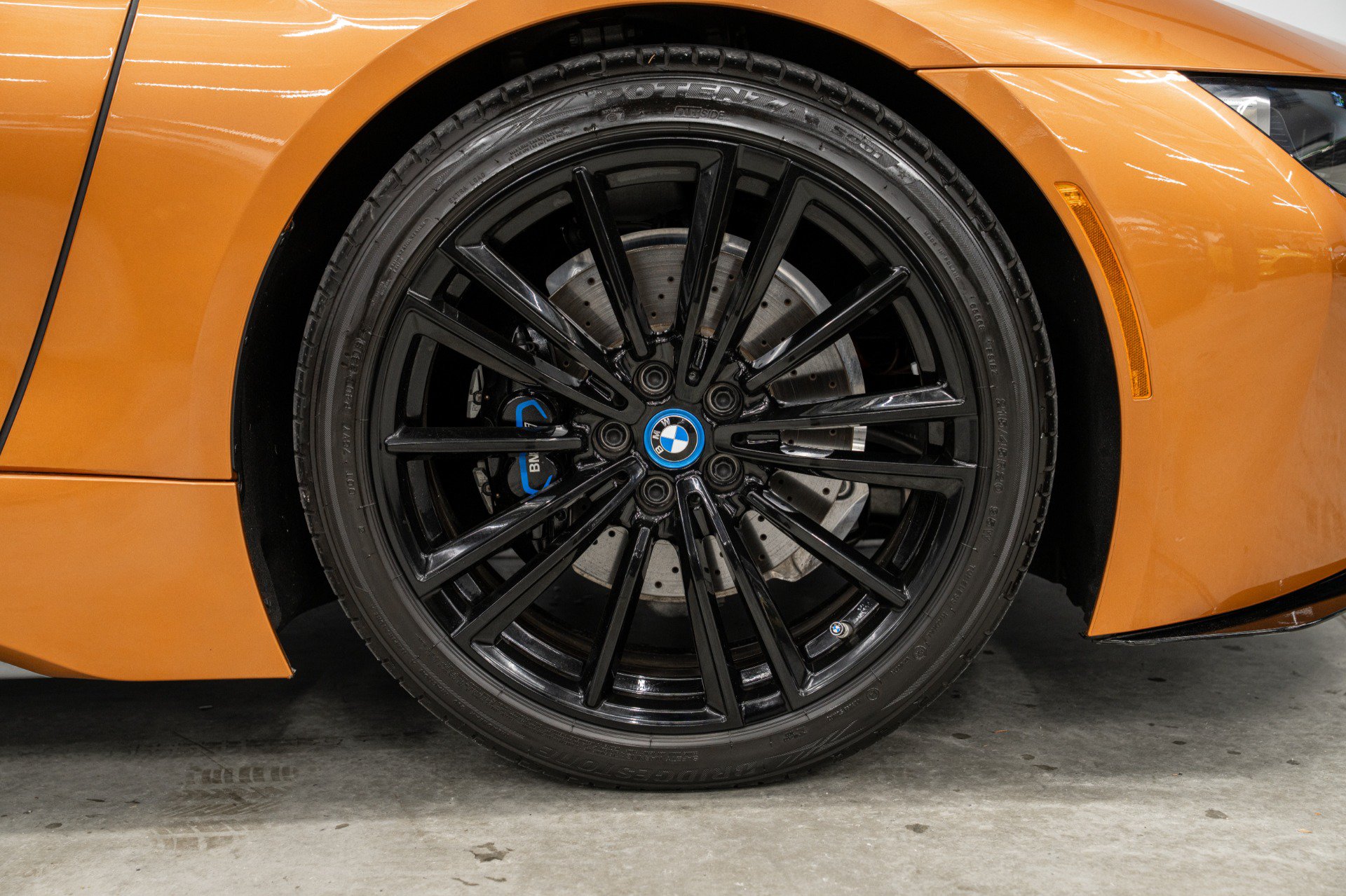 Used 2019 BMW i8 Roadster AWD/4WD image 44