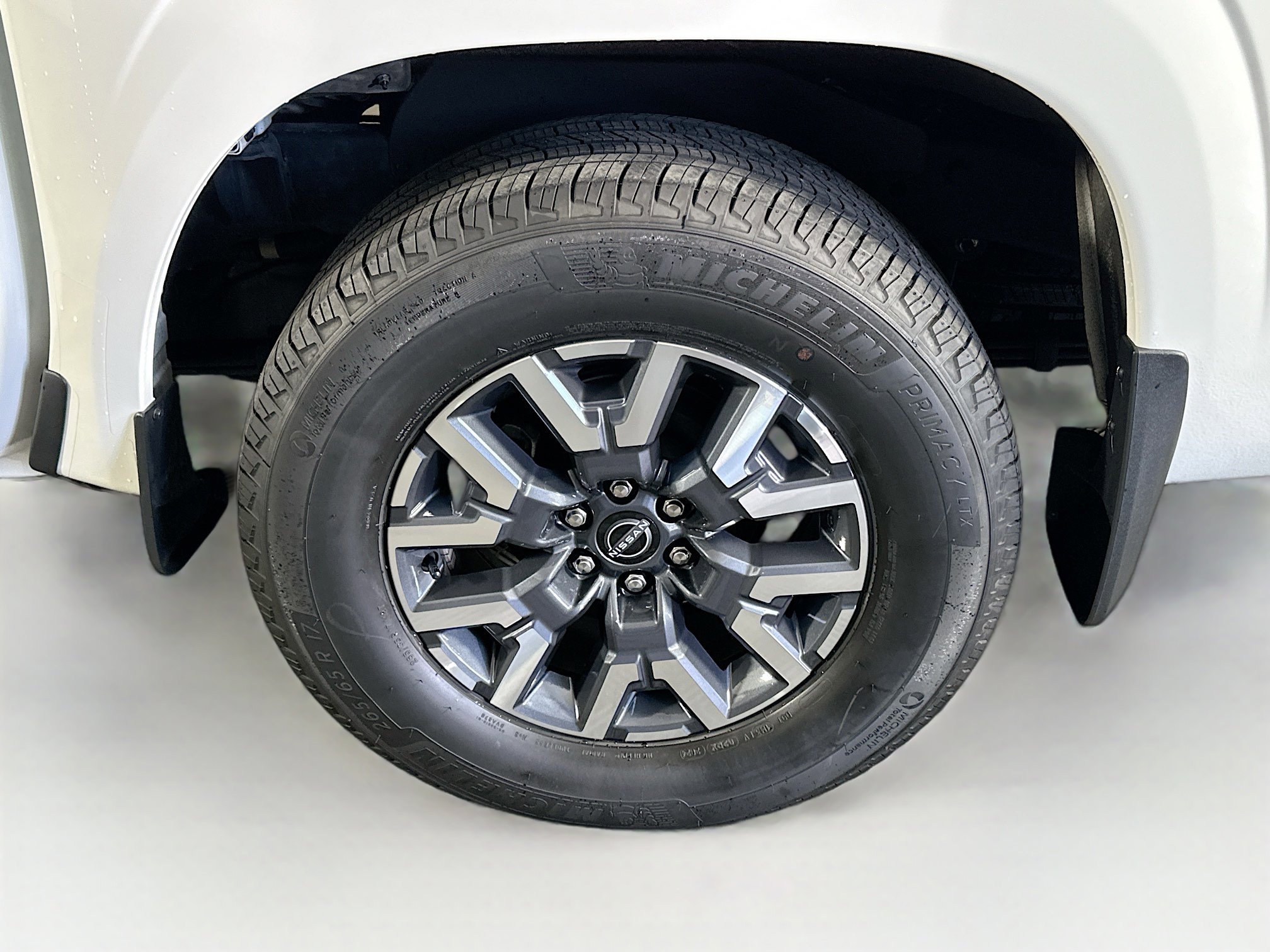 Used 2024 Nissan Frontier SL image 11