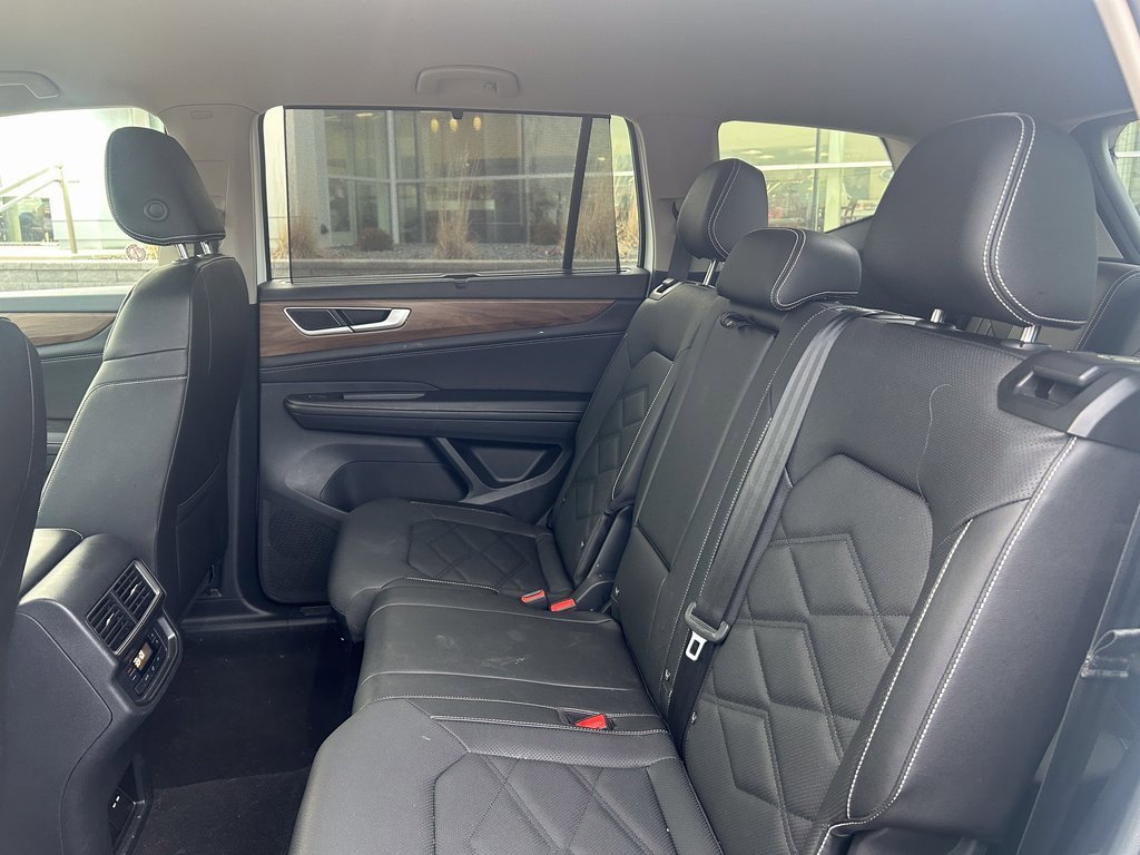 Used 2025 Volkswagen Atlas SE image 12
