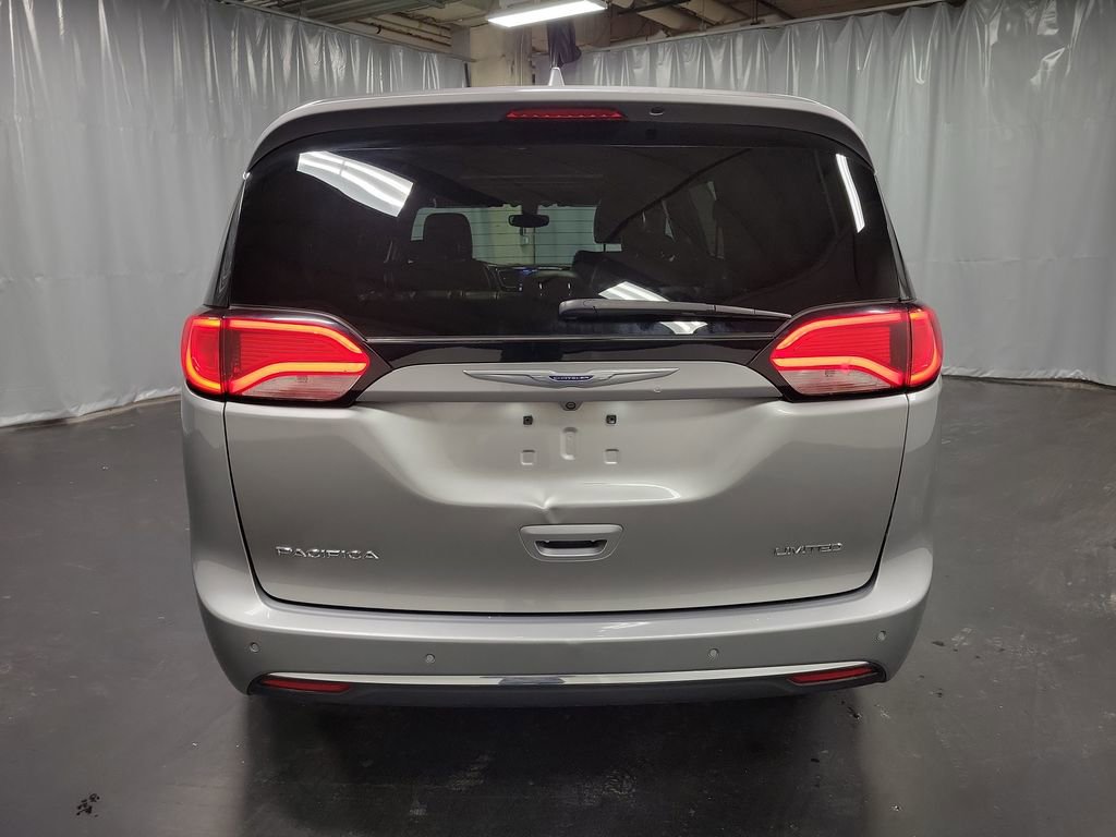 Used 2020 Chrysler Pacifica Limited image 8