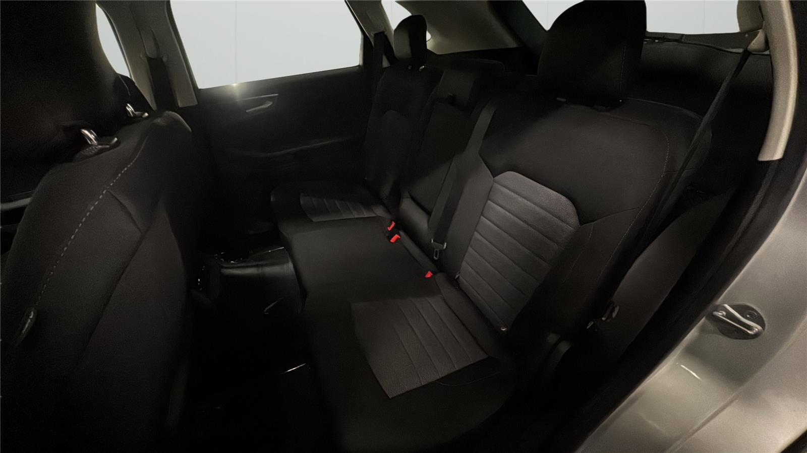 Used 2018 Ford Edge SE image 11