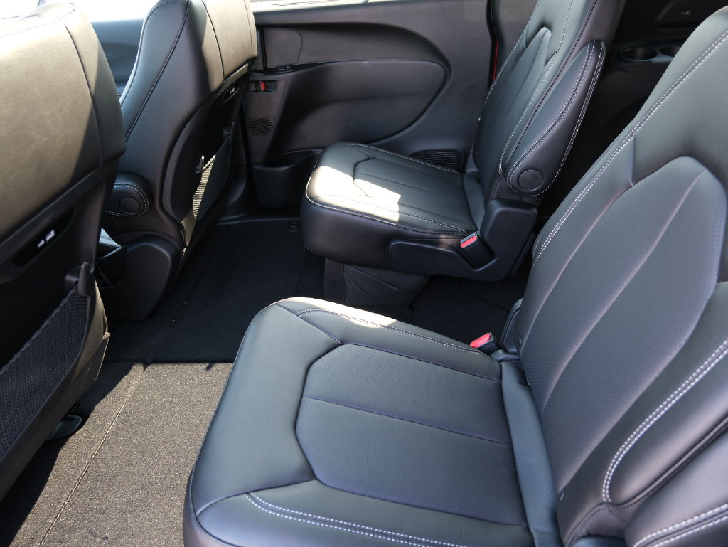 New 2027 Chrysler Pacifica Select w/ Family Tech Group FWD image 29