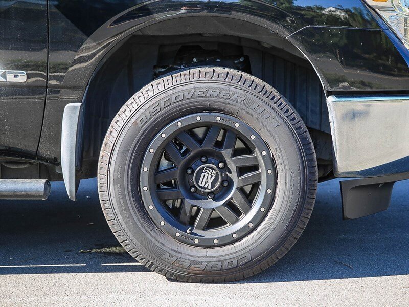 Used 2017 Nissan Titan SV RWD image 12